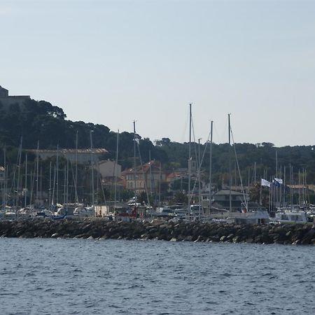 Auberge Des Glycines Porquerolles Eksteriør billede