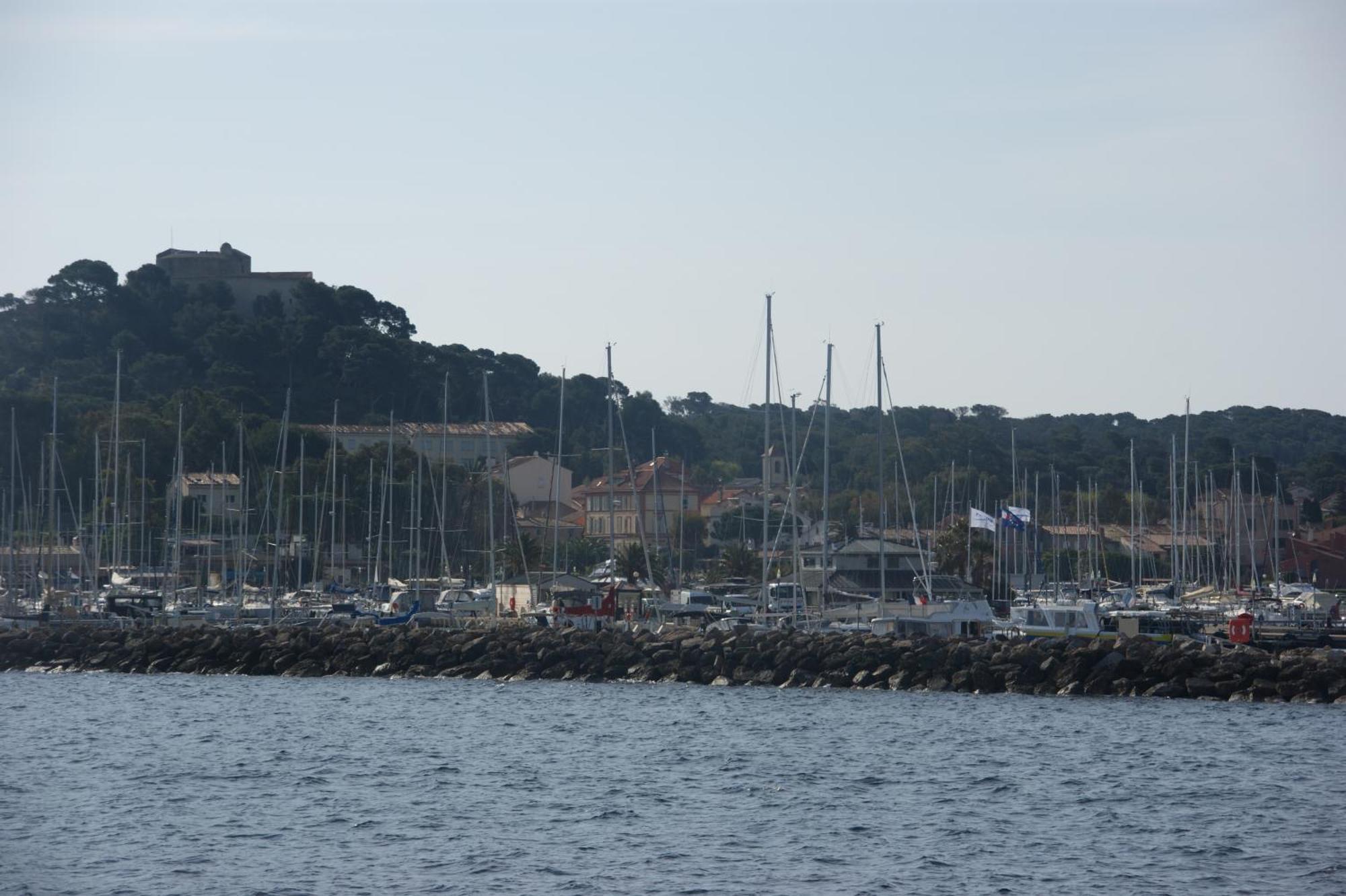 Auberge Des Glycines Porquerolles Eksteriør billede